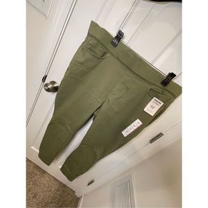 Levi Strauss womens Army green pull on skinny  shaping pants size 20S 35 W 28L.